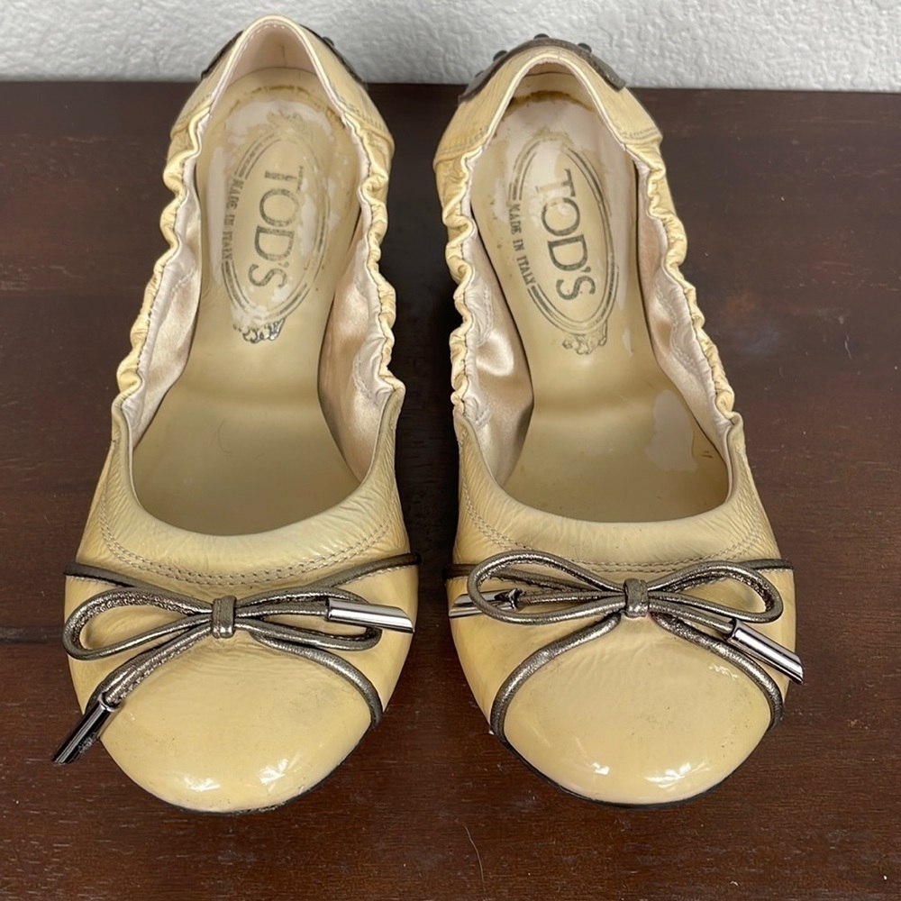 Tods Ballet Flats Driving Loafers Beige Nude Patent Leather Bow Toe Sz 36